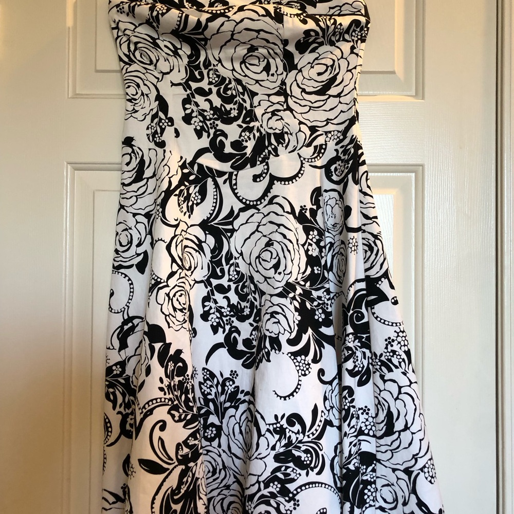 B. Smart Strapless Floral Midi Dress